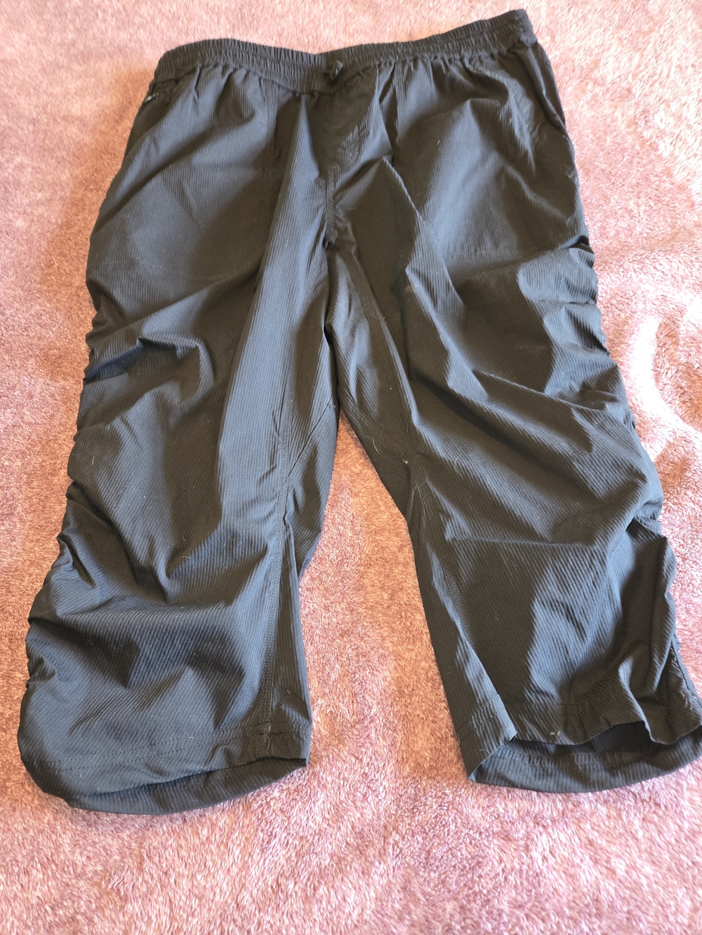 We Wander Women's Black Casual Elastic-Waist Capris